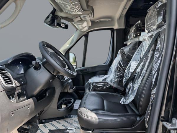 ram ProMaster fourgon vitré 2025 - 8