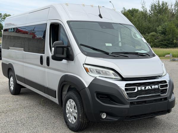 ram ProMaster fourgon vitré 2025