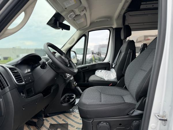 ram ProMaster fourgon vitré 2025 - 8