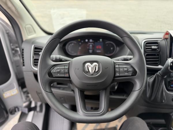 ram ProMaster fourgon vitré 2025 - 9