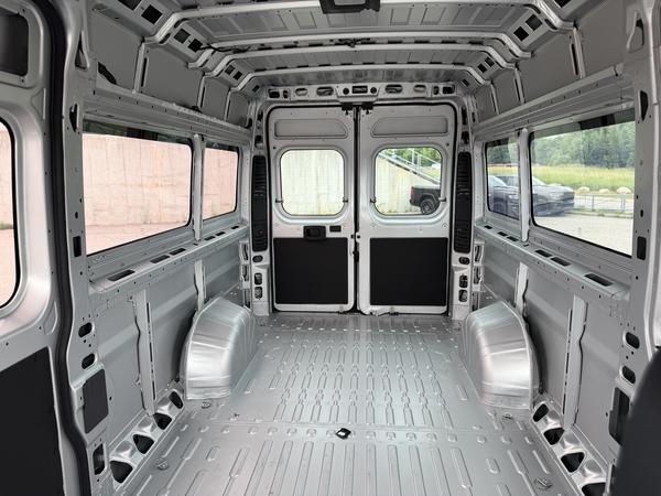 ram ProMaster fourgon vitré 2025 - 11