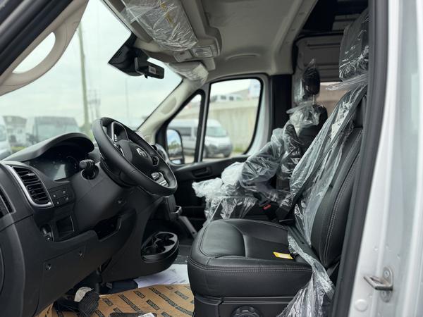 ram ProMaster fourgon vitré 2025 - 8