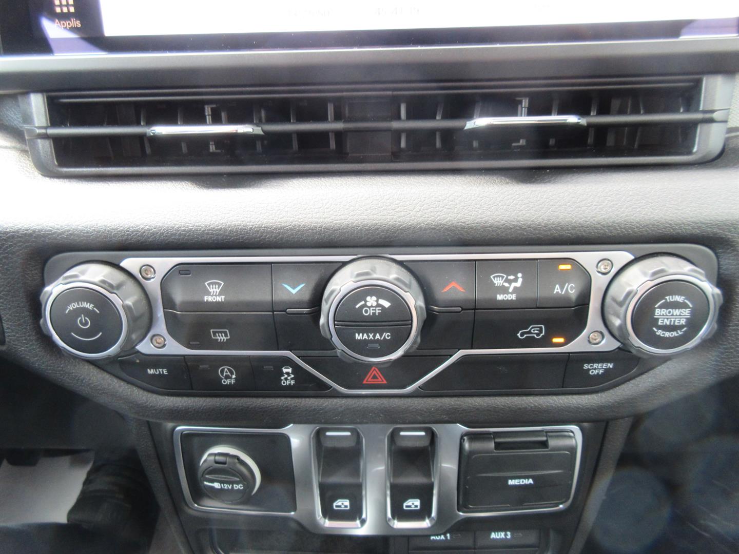 jeep Wrangler 2025 - 13