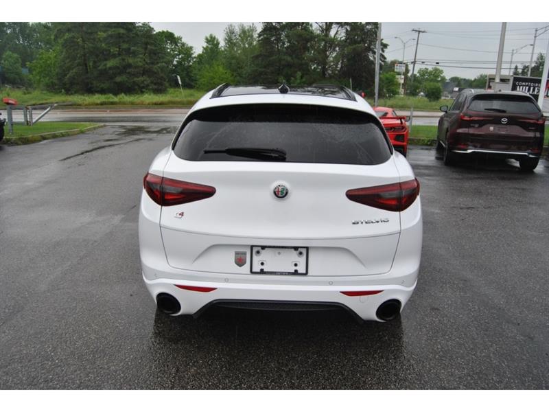 alfa romeo Stelvio 2022 - 4