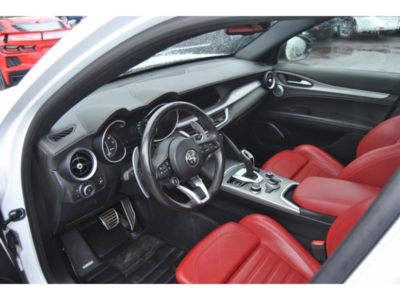 alfa romeo Stelvio 2022 - 13