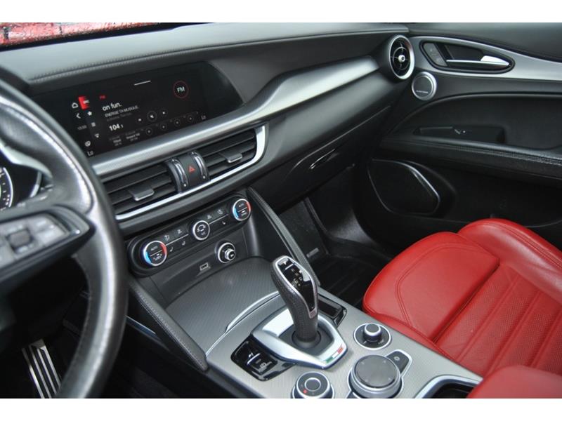 alfa romeo Stelvio 2022 - 16