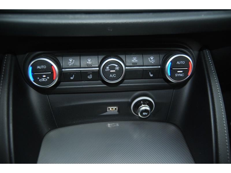 alfa romeo Stelvio 2022 - 21