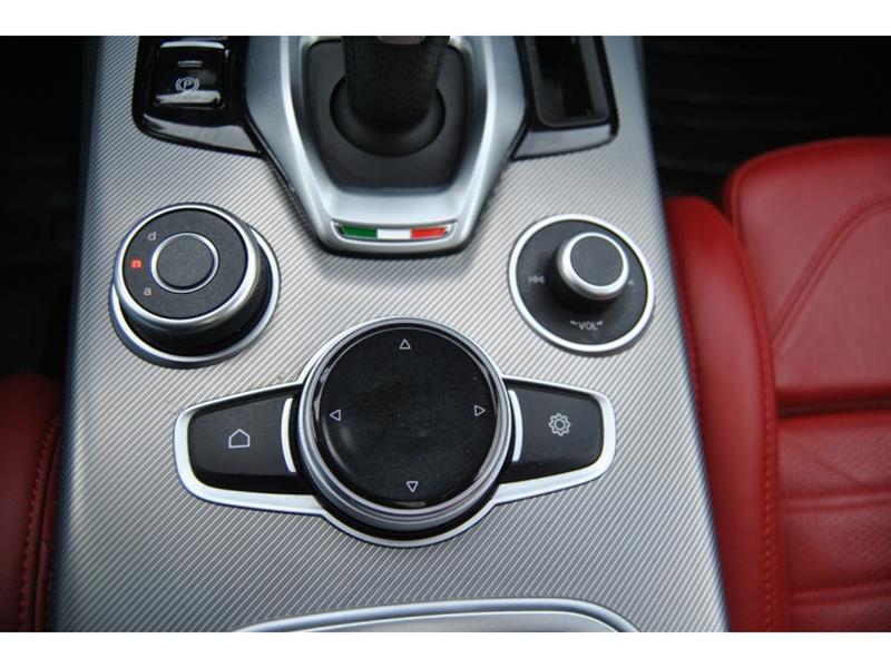 alfa romeo Stelvio 2022 - 23