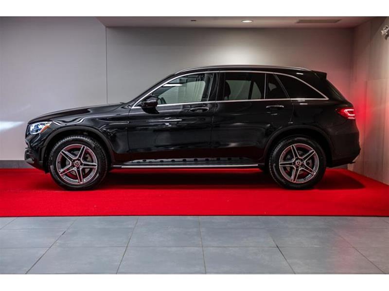 mercedes-benz GLC300 2022 - 8