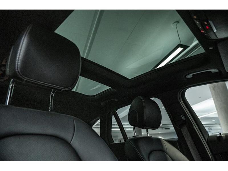 mercedes-benz GLC300 2022 - 28
