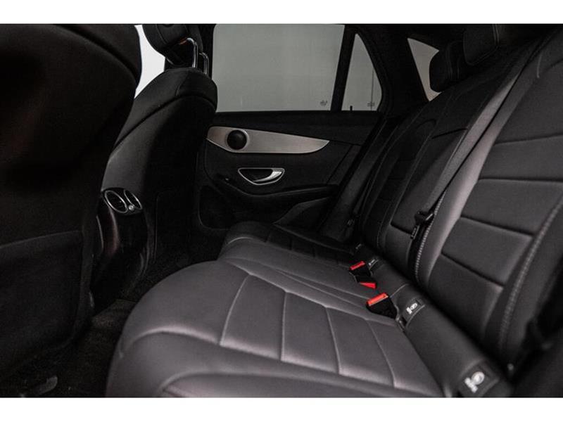 mercedes-benz GLC300 2022 - 14