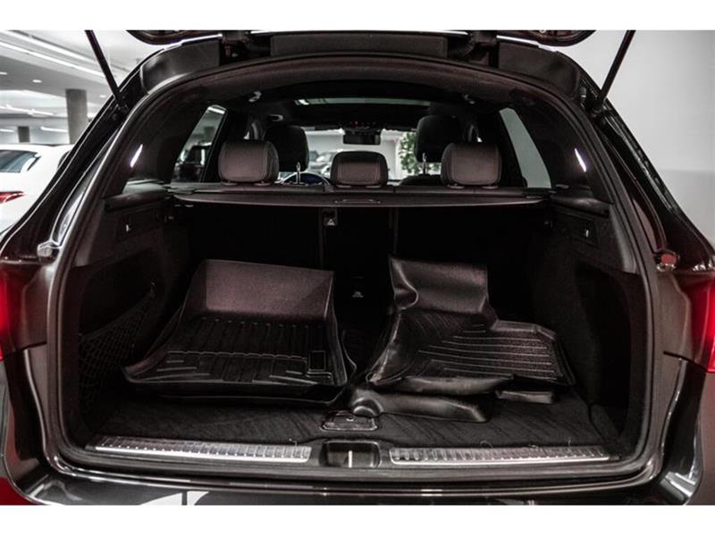 mercedes-benz GLC300 2022 - 18