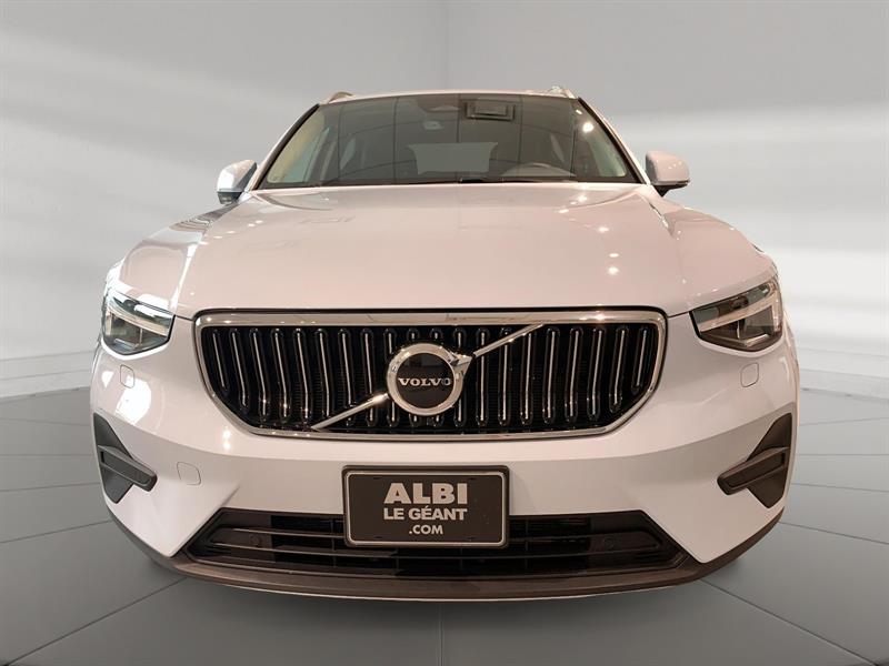 volvo XC40 2025 - 2