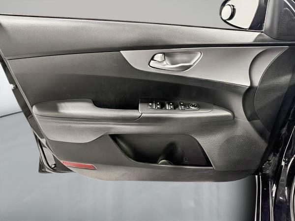 kia Forte 2022 - 11