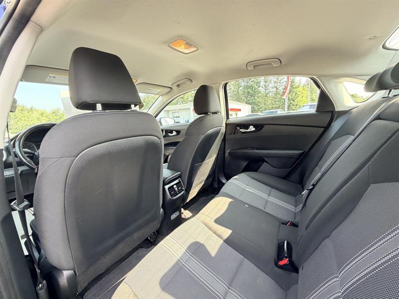 kia Forte 2022 - 19