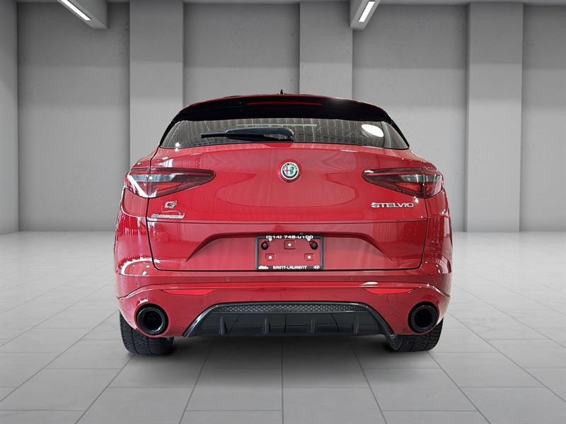 alfa romeo Stelvio 2022 - 12