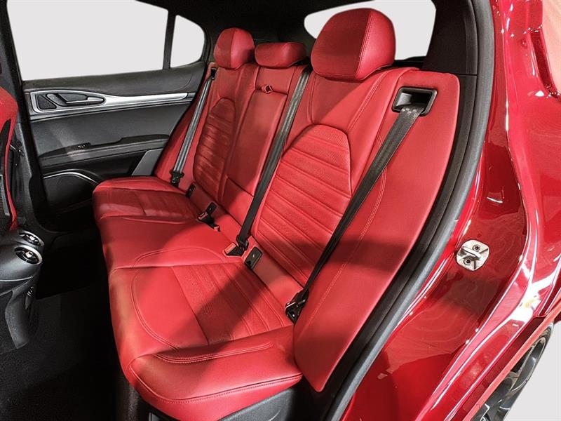 alfa romeo Stelvio 2022 - 25