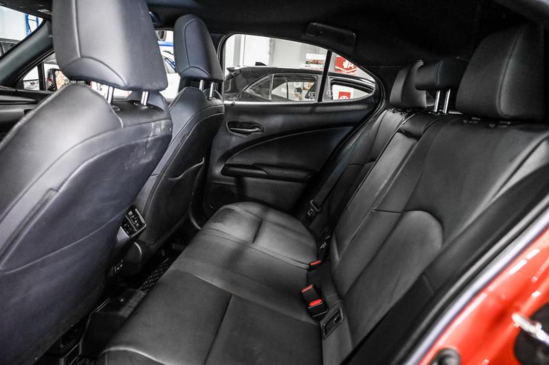 lexus UX 250h 2021 - 37