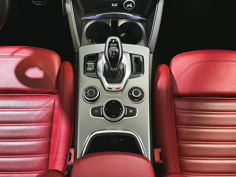 alfa romeo Stelvio 2022 - 28