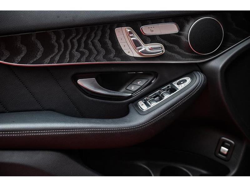 mercedes-benz GLC300 2022 - 9