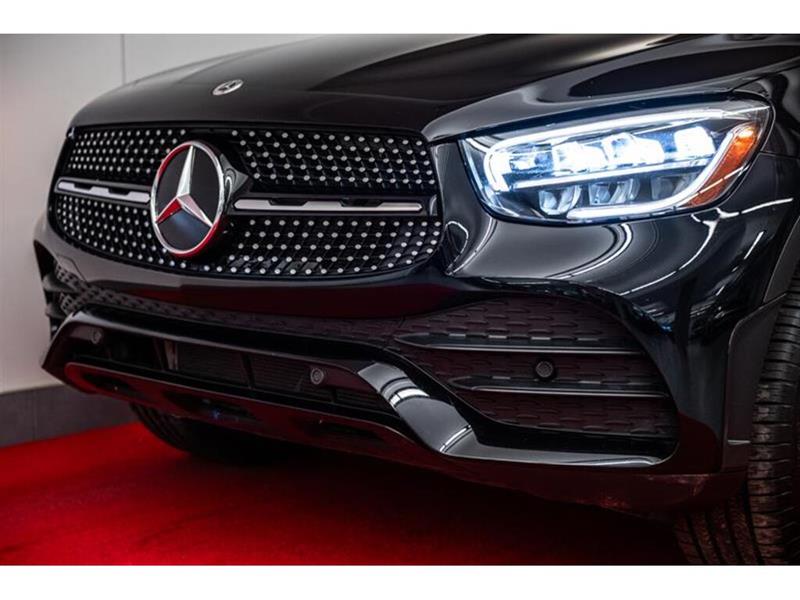 mercedes-benz GLC300 2022 - 11