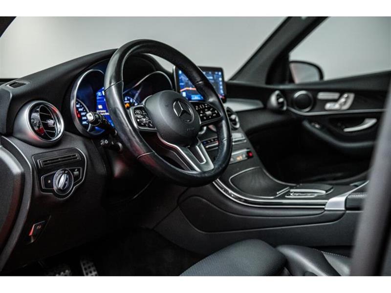 mercedes-benz GLC300 2022 - 13