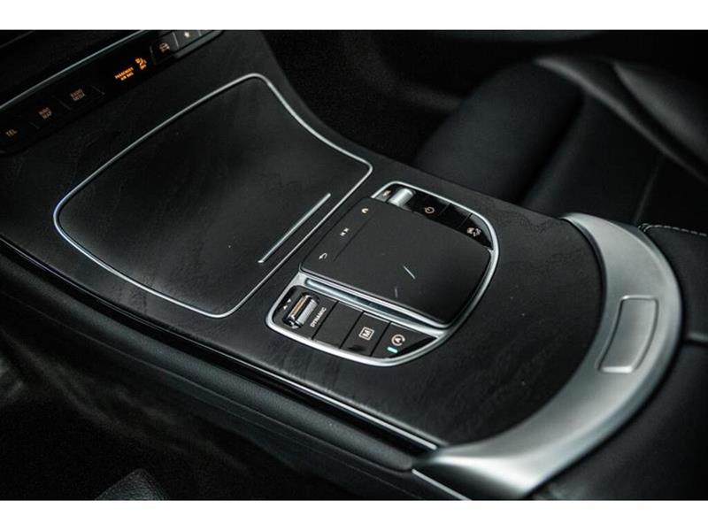 mercedes-benz GLC300 2022 - 17