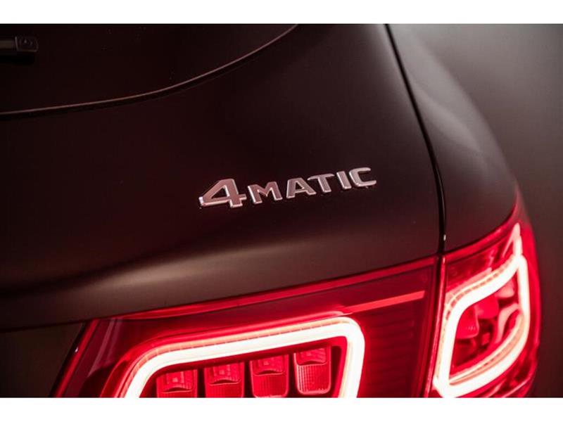 mercedes-benz GLC300 2022 - 25