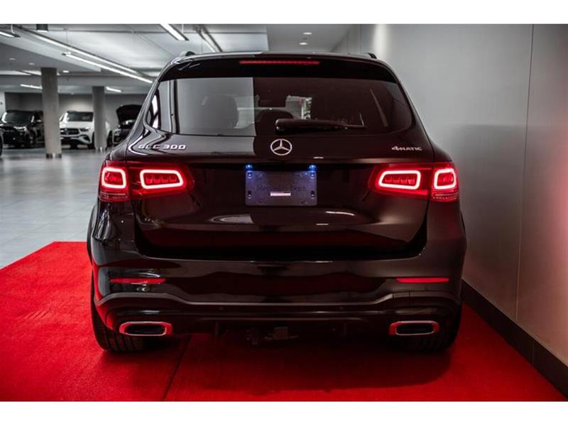 mercedes-benz GLC300 2022 - 27