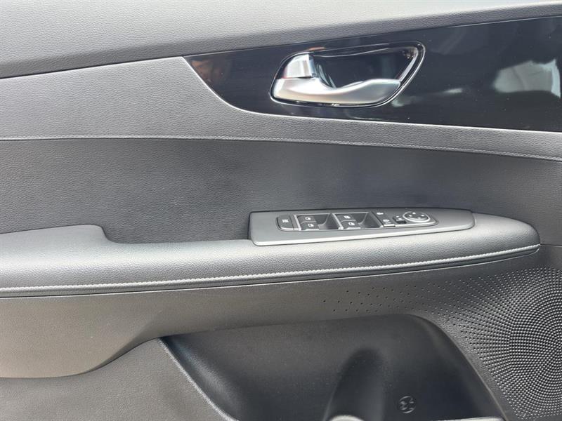 kia Forte 2023 - 18