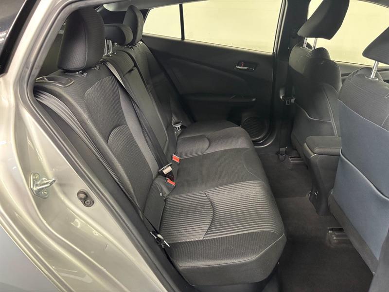 toyota Prius 2017 - 11