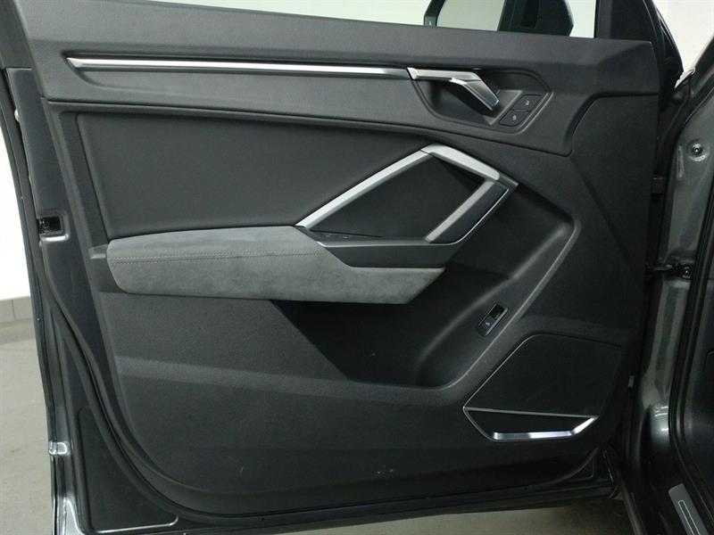 audi Q3 2021 - 12