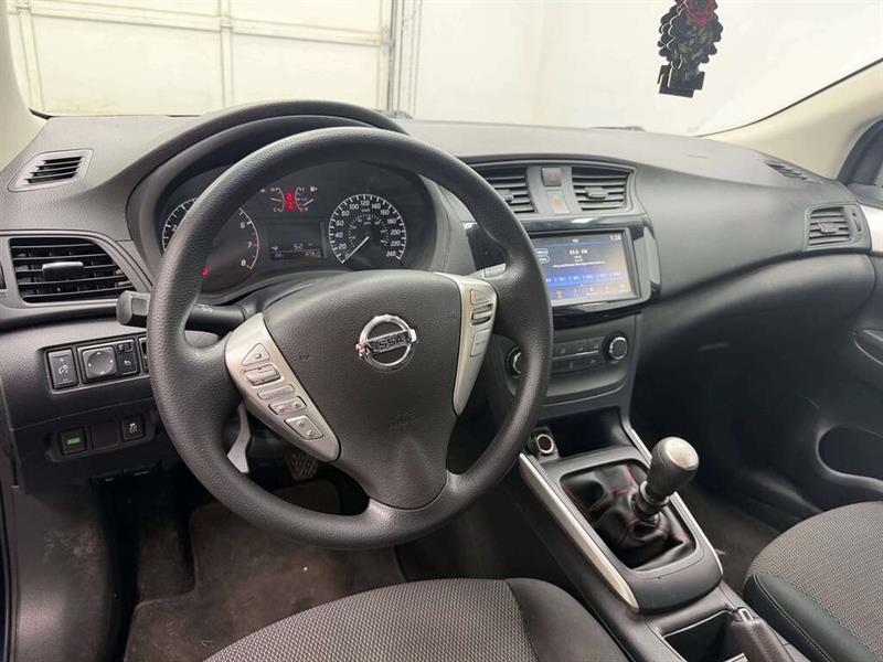 nissan Sentra 2019 - 17