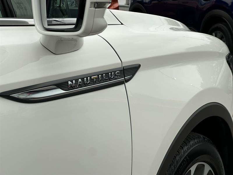 lincoln Nautilus 2022 - 12