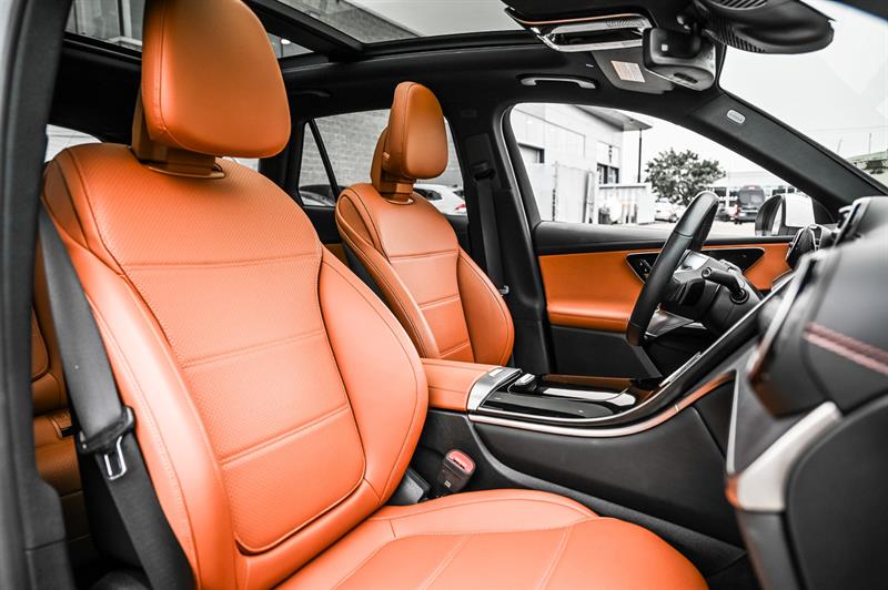 mercedes-benz GLC300 2024 - 31