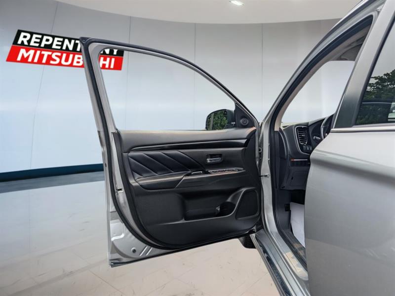 mitsubishi Outlander rechargeable 2019 - 10