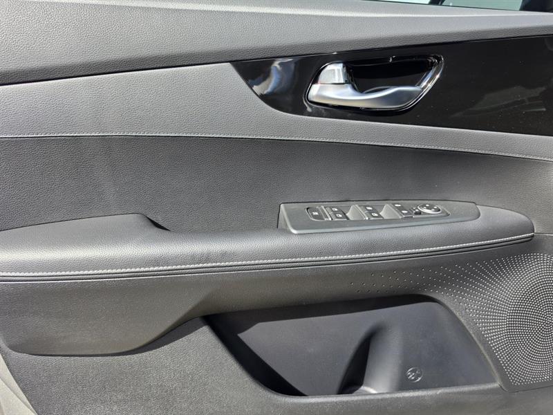 kia Forte 2022 - 18
