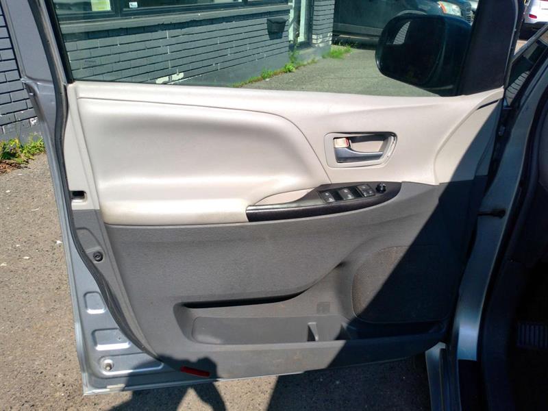 toyota Sienna 2015 - 10