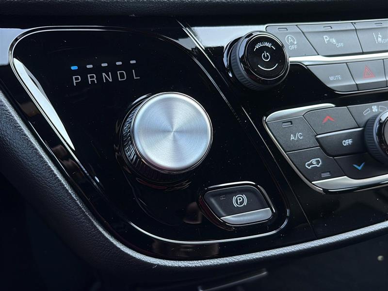 chrysler Pacifica 2027 - 19