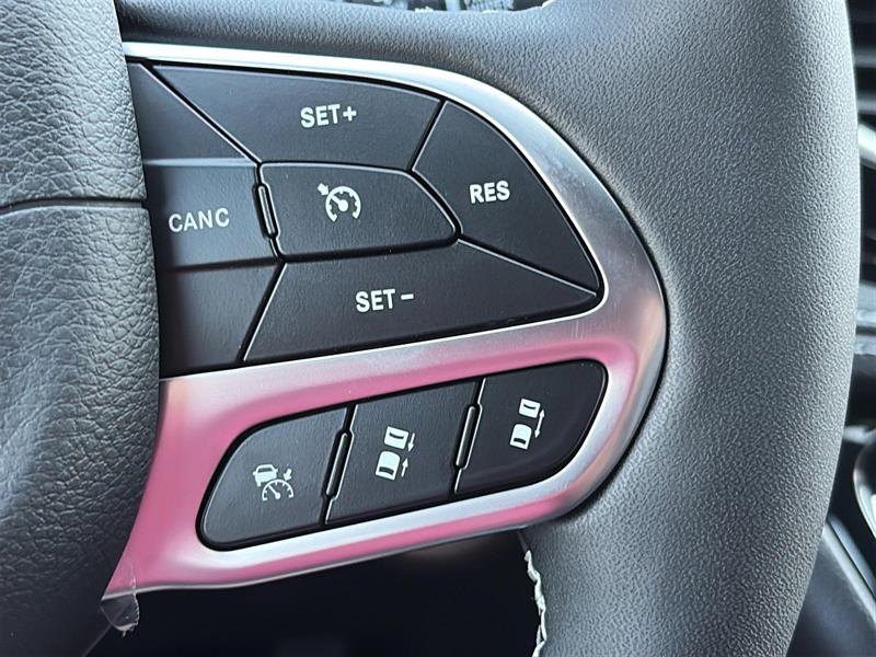 chrysler Pacifica 2027 - 21