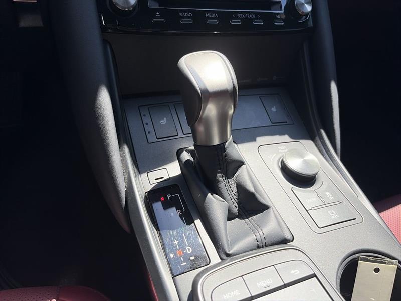 lexus IS 2024 - 26