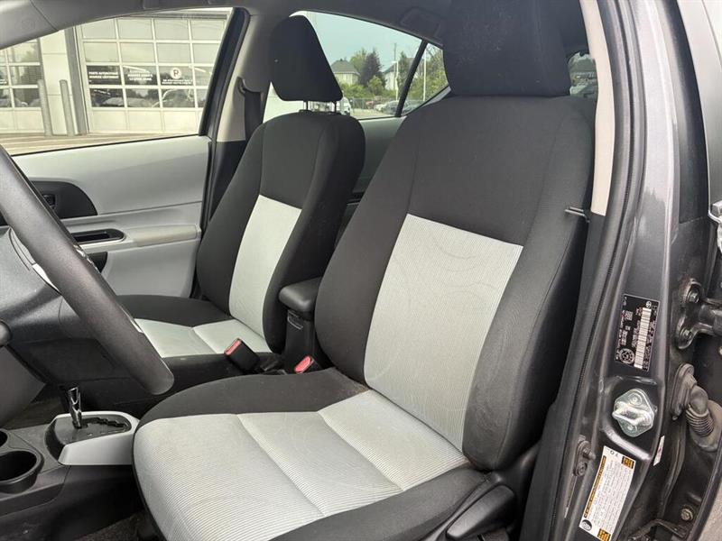 toyota Prius c 2014 - 7