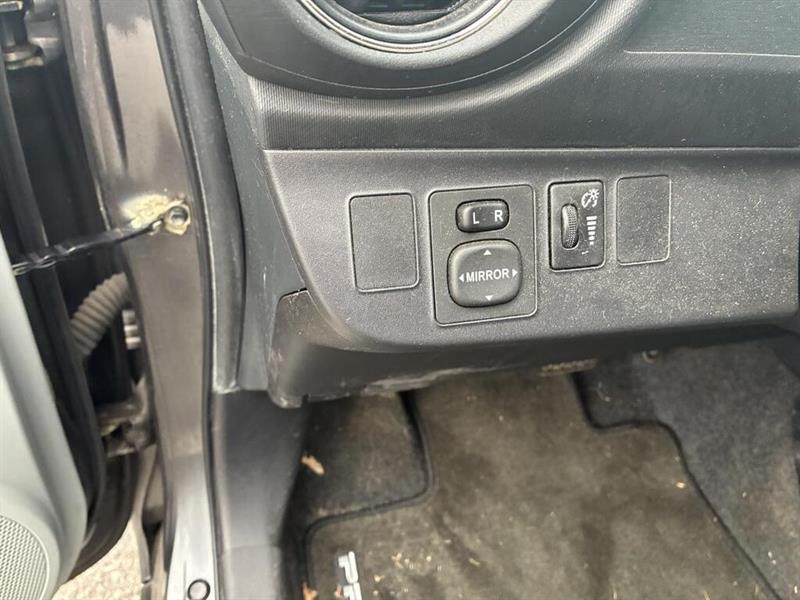 toyota Prius c 2014 - 9
