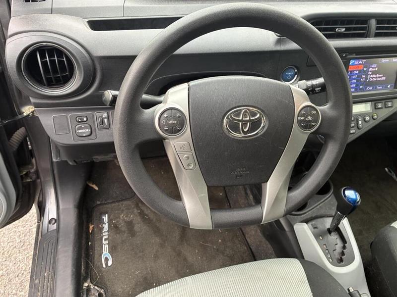 toyota Prius c 2014 - 10