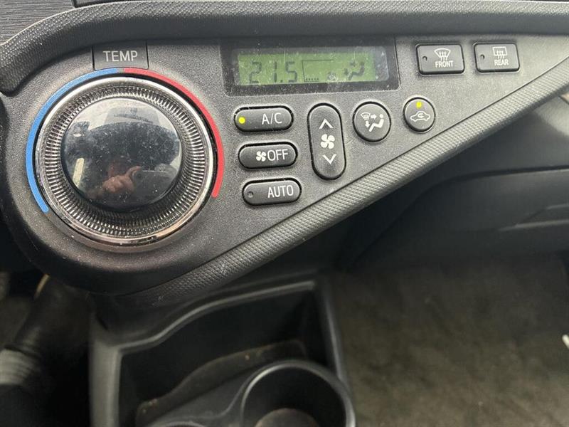 toyota Prius c 2014 - 13