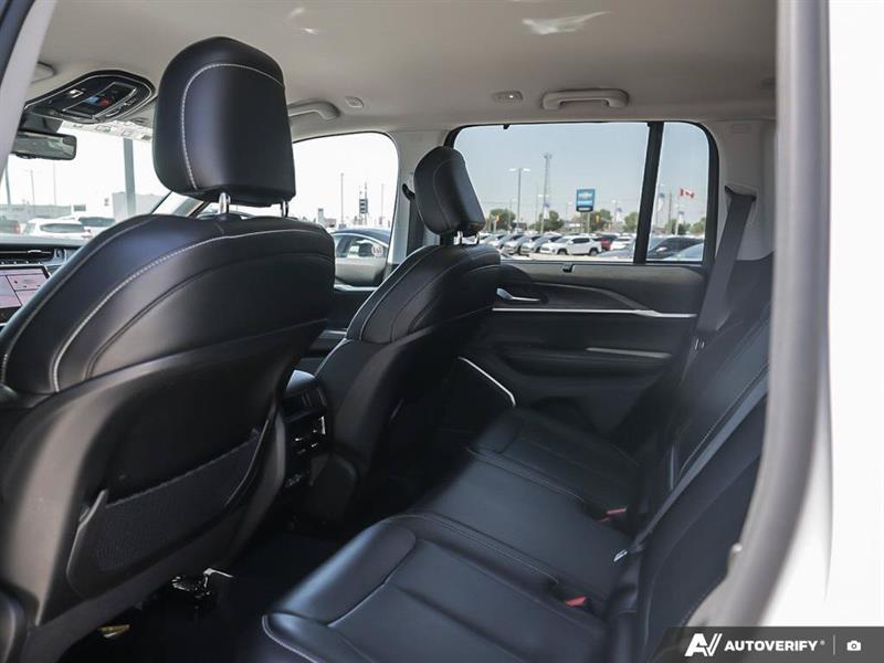 jeep Grand Cherokee 2023 - 26