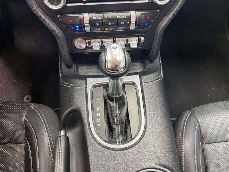 ford Mustang 2022 - 26
