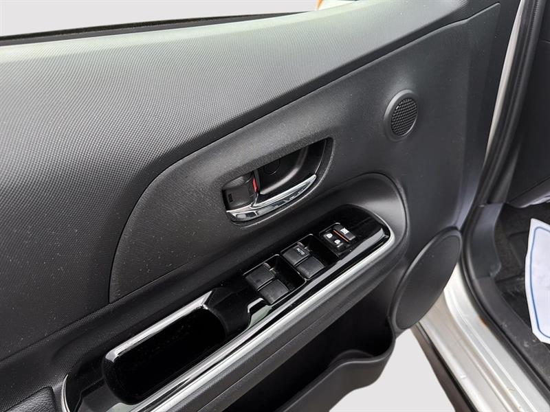 toyota Prius 2017 - 11
