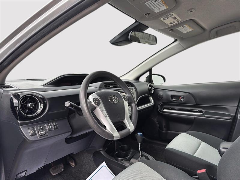 toyota Prius 2017 - 12