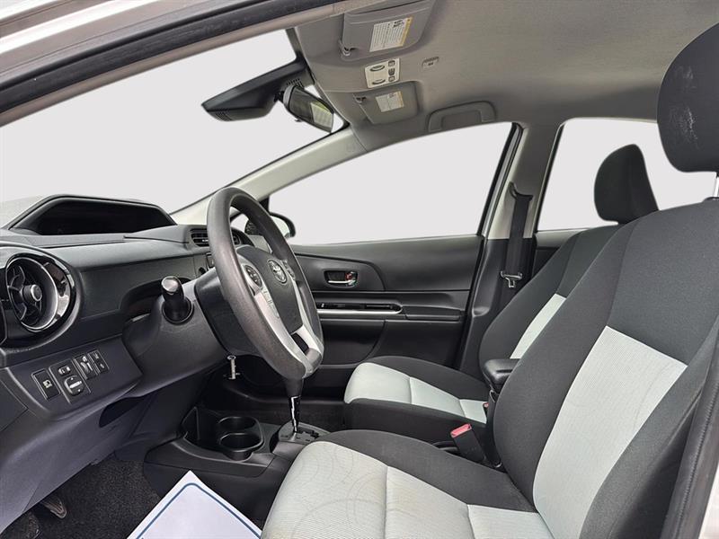 toyota Prius 2017 - 13